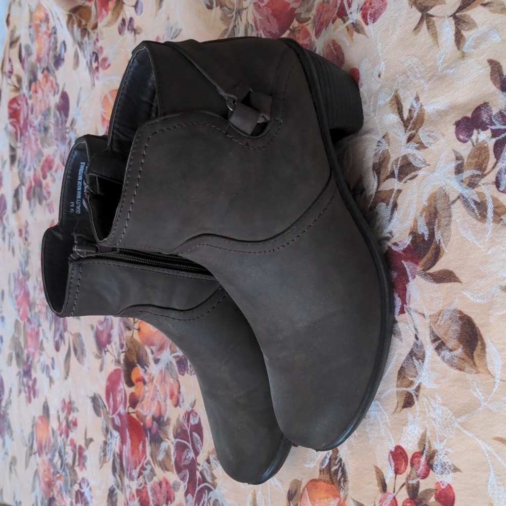 Easy Street brown boots